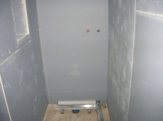 Dusche mit Abstellfach
